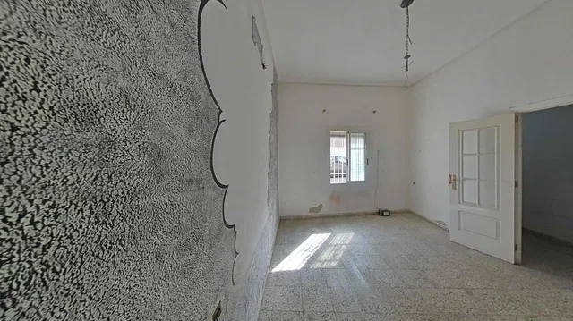 Cucina; elettrodomestici, pavimento in legno, luce naturale, stile moderno