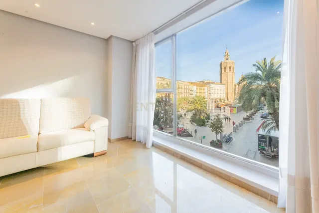 Cocina; electrodomésticos, suelo de madera, luz natural, estilo moderno