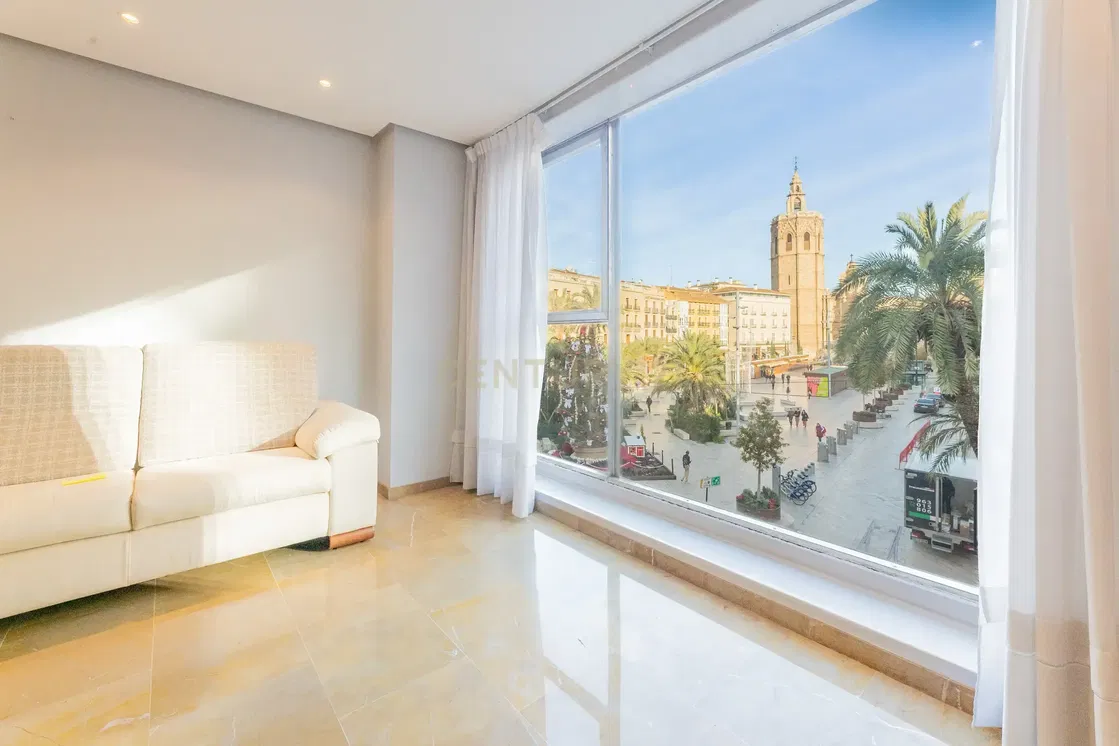 Cocina; electrodomésticos, suelo de madera, luz natural, estilo moderno