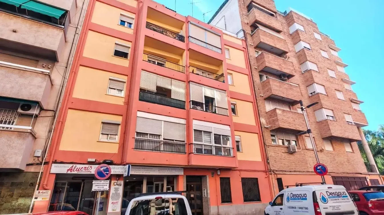 مطبخ; أجهزة المطبخ, أرضية خشبية, ضوء طبيعي, أسلوب عصري