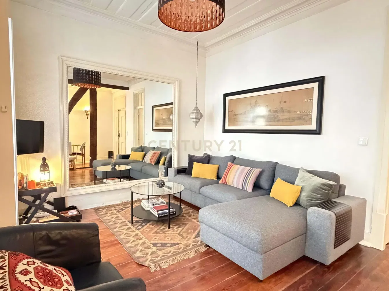 مطبخ; أجهزة المطبخ, أرضية خشبية, ضوء طبيعي, أسلوب عصري