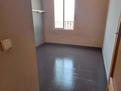 Cocina; electrodomésticos, suelo de madera, luz natural, estilo moderno