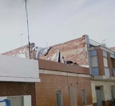 Cucina; elettrodomestici, pavimento in legno, luce naturale, stile moderno