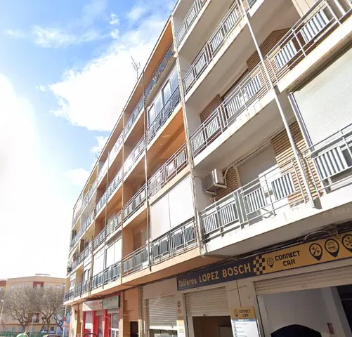 Mutfak; mutfak aletleri, fayans zemin, doğal ışık, modern stil