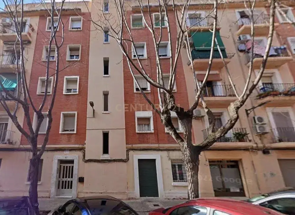 Κουζίνα; συσκευές κουζίνας, ξύλινο πάτωμα, φυσικό φως, μοντέρνο στυλ