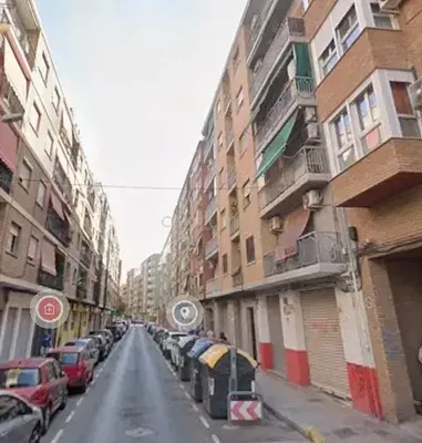 Mutfak; mutfak aletleri, ahşap zemin, doğal ışık, modern stil