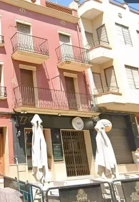 Keuken; keukenapparatuur, houten vloer, natuurlijk licht, moderne stijl