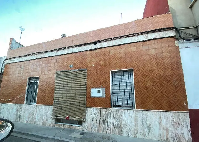 Soggiorno; pavimento in legno, luce naturale, stile moderno