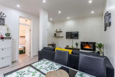 مطبخ; أجهزة المطبخ, أرضية خشبية, ضوء طبيعي, أسلوب عصري