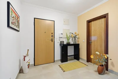 Cuisine; électroménager, parquet, lumière naturelle, style moderne