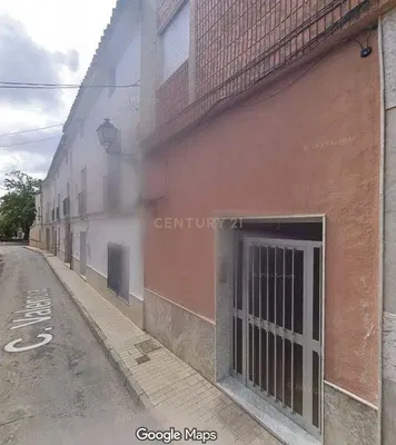 Mutfak; mutfak aletleri, ahşap zemin, doğal ışık, modern stil