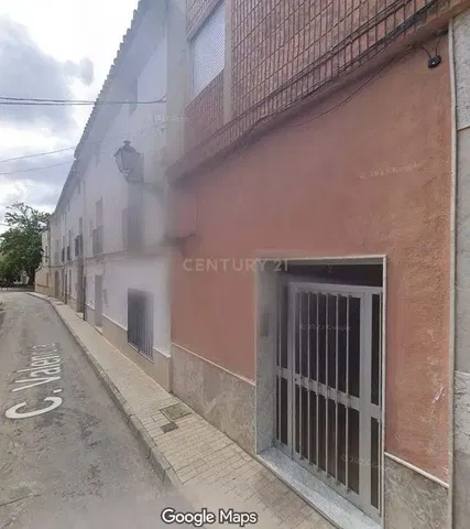 Cozinha; eletrodomésticos, chão de madeira, luz natural, estilo moderno