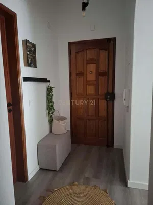 Cuisine; électroménager, parquet, lumière naturelle, style moderne