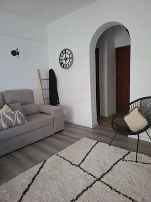 Cuisine; électroménager, parquet, lumière naturelle, style moderne