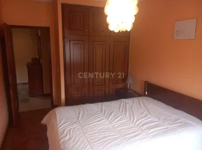 Küche; küchengeräte, holzboden, tageslicht, moderner stil