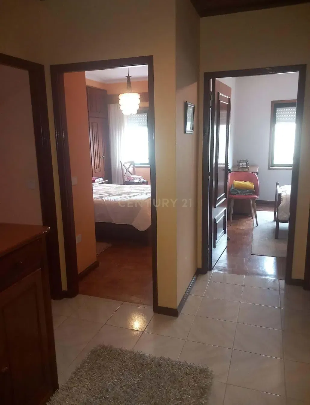 Küche; küchengeräte, holzboden, tageslicht, moderner stil