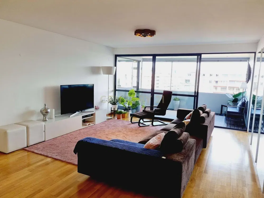 Wohnzimmer; holzboden, tageslicht, moderner stil