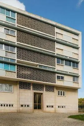 Küche; küchengeräte, holzboden, tageslicht, moderner stil