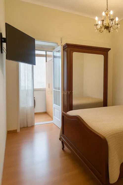 Küche; küchengeräte, holzboden, tageslicht, moderner stil