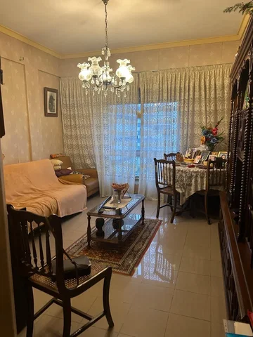 Mutfak; mutfak aletleri, ahşap zemin, doğal ışık, modern stil