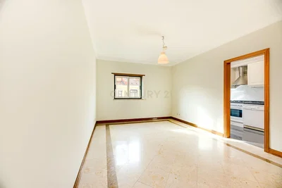 Küche; küchengeräte, holzboden, tageslicht, moderner stil