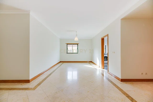 Cocina; electrodomésticos, suelo de madera, luz natural, estilo moderno