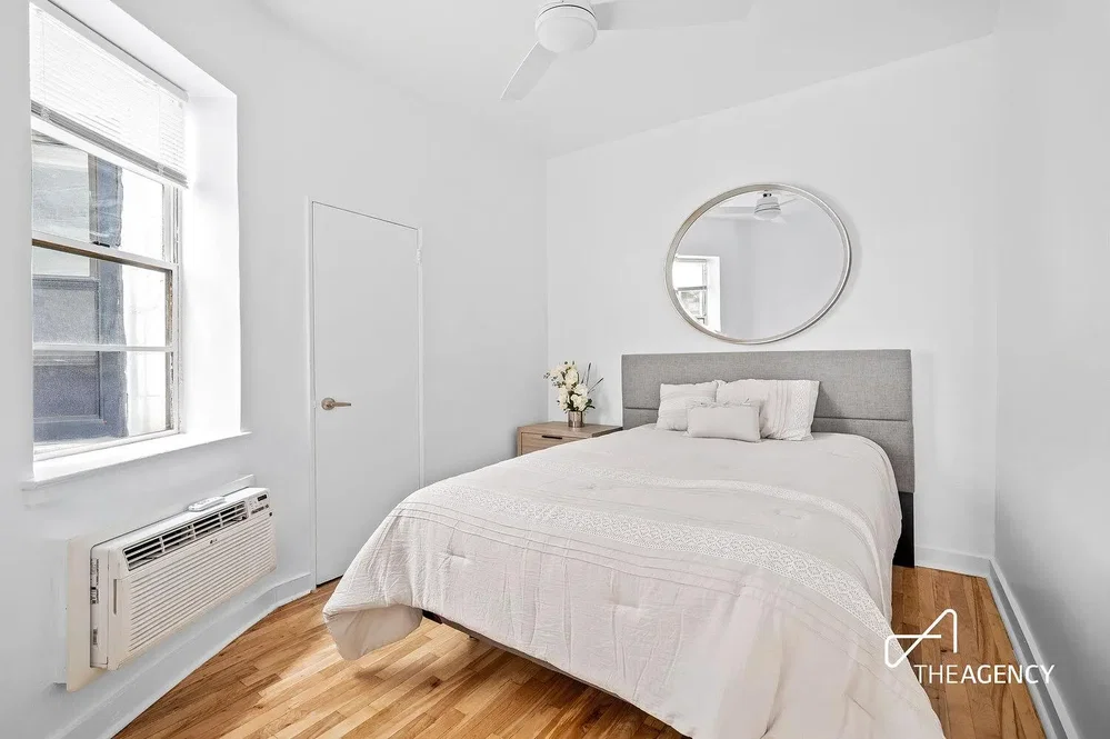 Cuisine; électroménager, parquet, lumière naturelle, style moderne