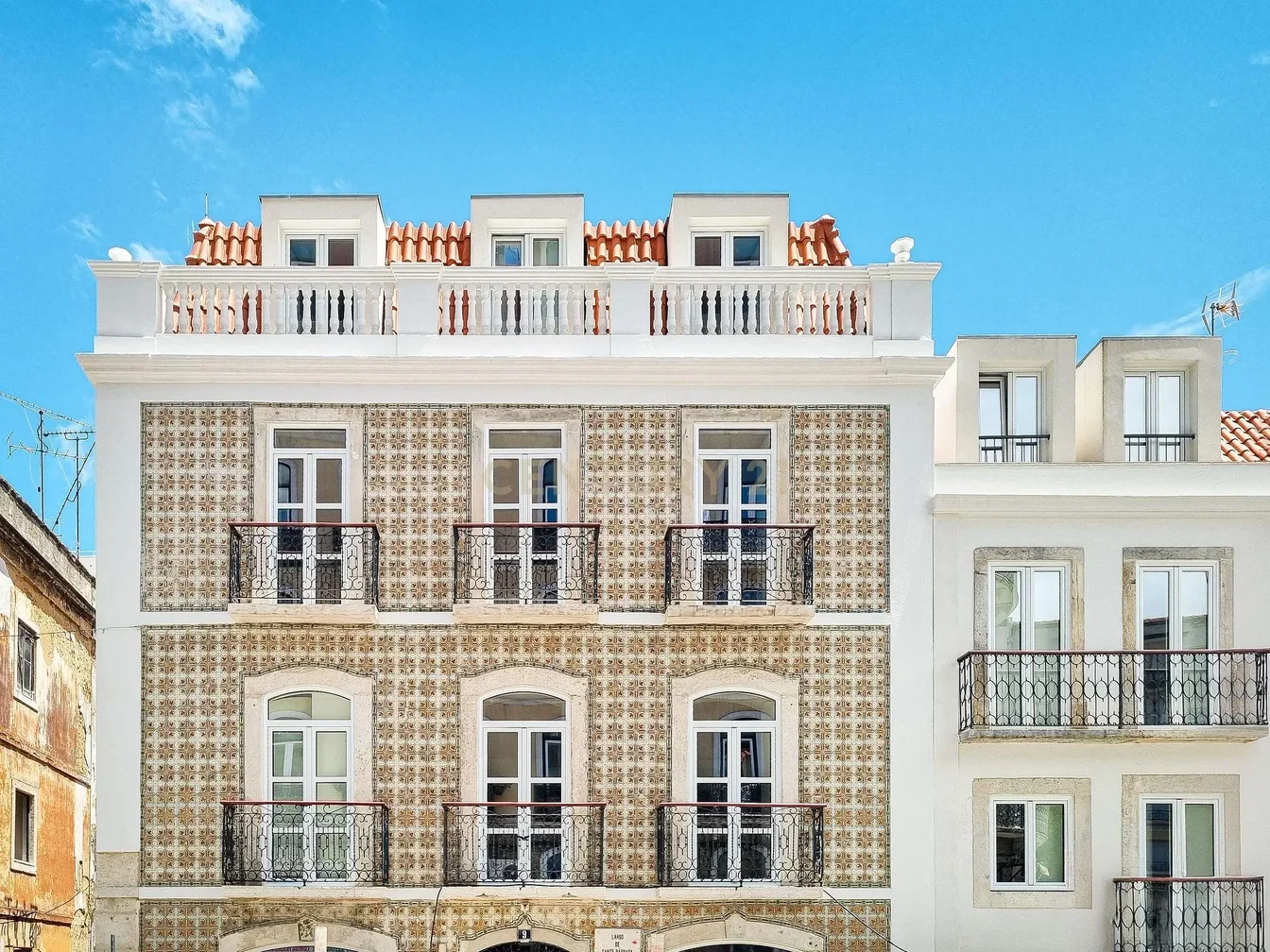 مطبخ; أجهزة المطبخ, أرضية خشبية, ضوء طبيعي, أسلوب عصري