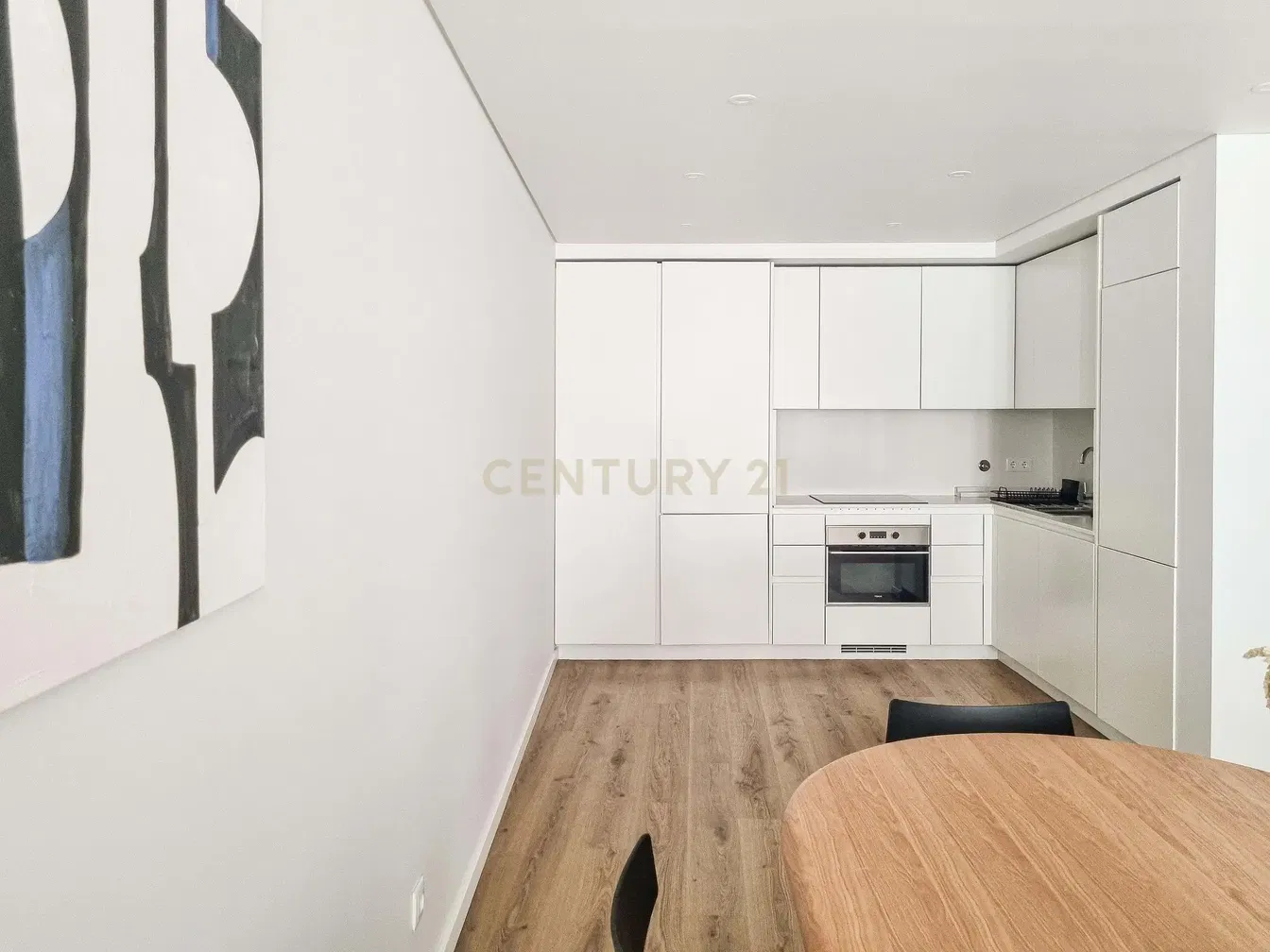 Cuisine; électroménager, parquet, lumière naturelle, style moderne