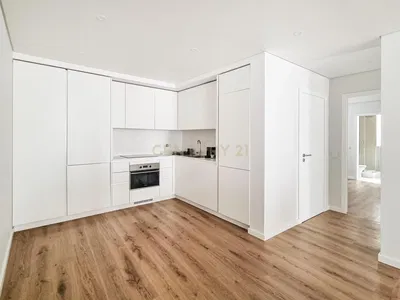 Cuisine; électroménager, parquet, lumière naturelle, style moderne