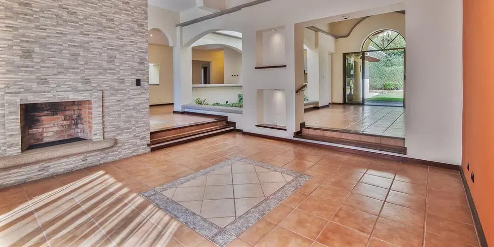 مطبخ; أجهزة المطبخ, أرضية خشبية, ضوء طبيعي, أسلوب عصري