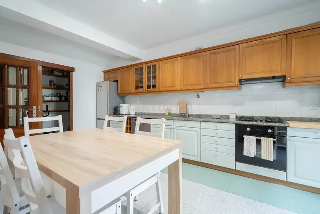 Wohnzimmer; holzboden, tageslicht, moderner stil