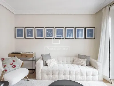 Кухиња; кухињски апарати, дрвени под, природно светло, модерни стил