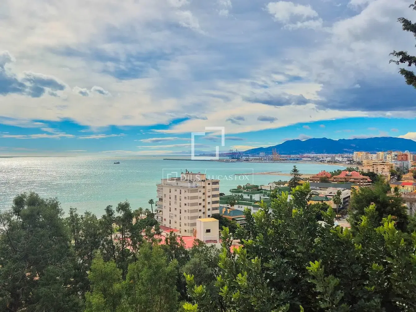 Küche; küchengeräte, holzboden, tageslicht, moderner stil