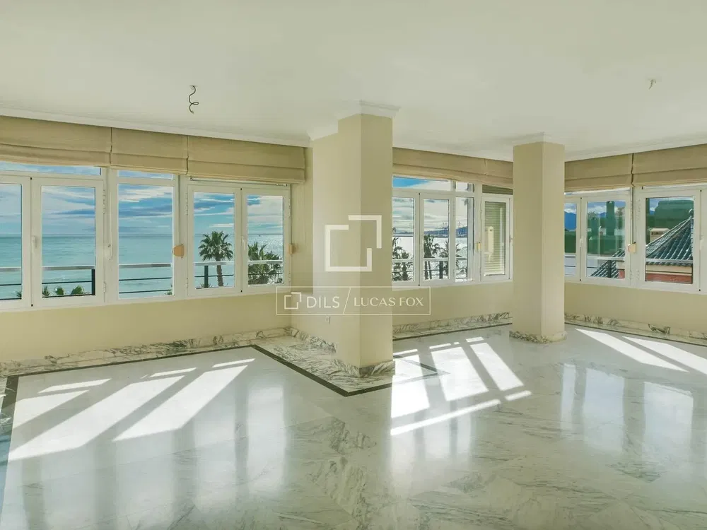 Küche; küchengeräte, holzboden, tageslicht, moderner stil