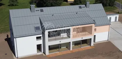 Salon; podłoga drewniana, światło dzienne, styl nowoczesny