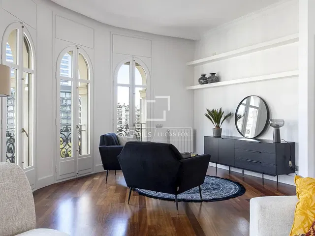 Küche; küchengeräte, holzboden, tageslicht, moderner stil