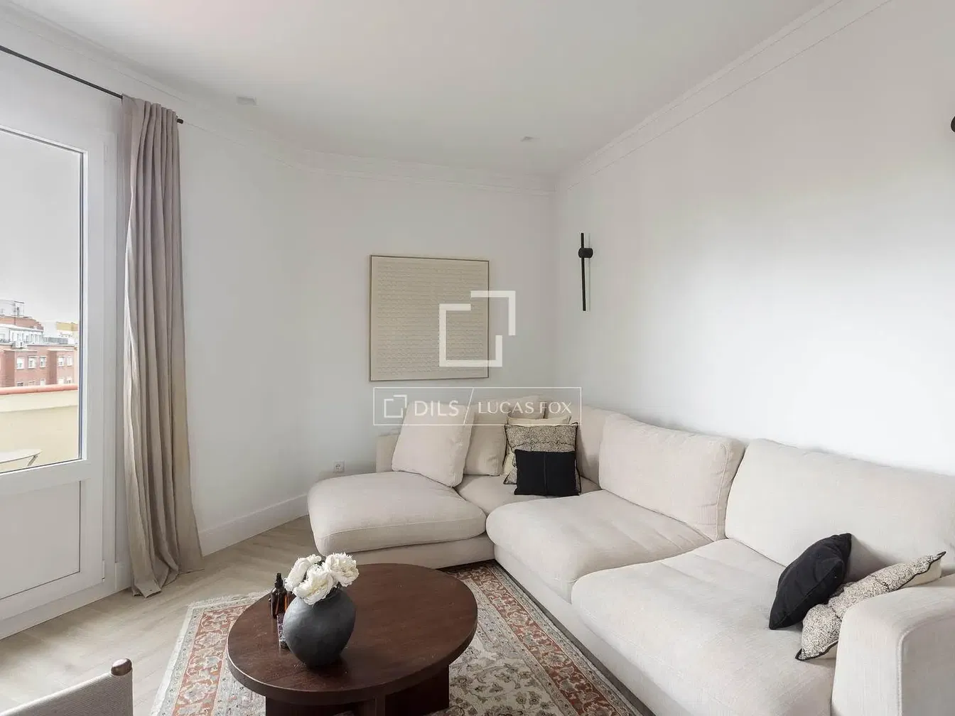 Küche; küchengeräte, holzboden, tageslicht, moderner stil