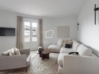 Küche; küchengeräte, holzboden, tageslicht, moderner stil