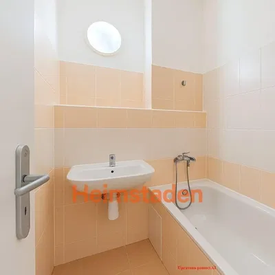 Küche; küchengeräte, holzboden, tageslicht, moderner stil