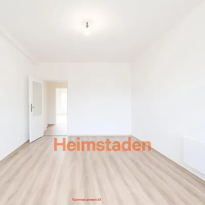 Cucina; elettrodomestici, pavimento in piastrelle, luce naturale, stile moderno