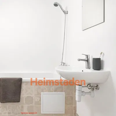 Кухиња; кухињски апарати, дрвени под, природно светло, модерни стил