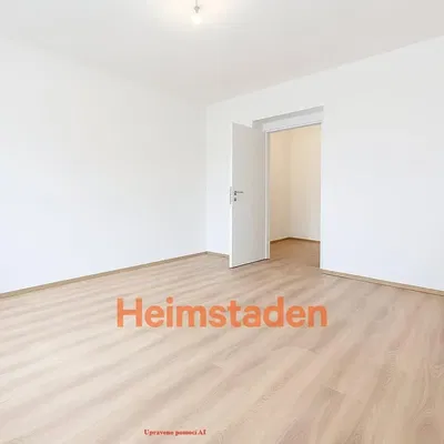 Дневна соба; дрвени под, природно светло, модерни стил