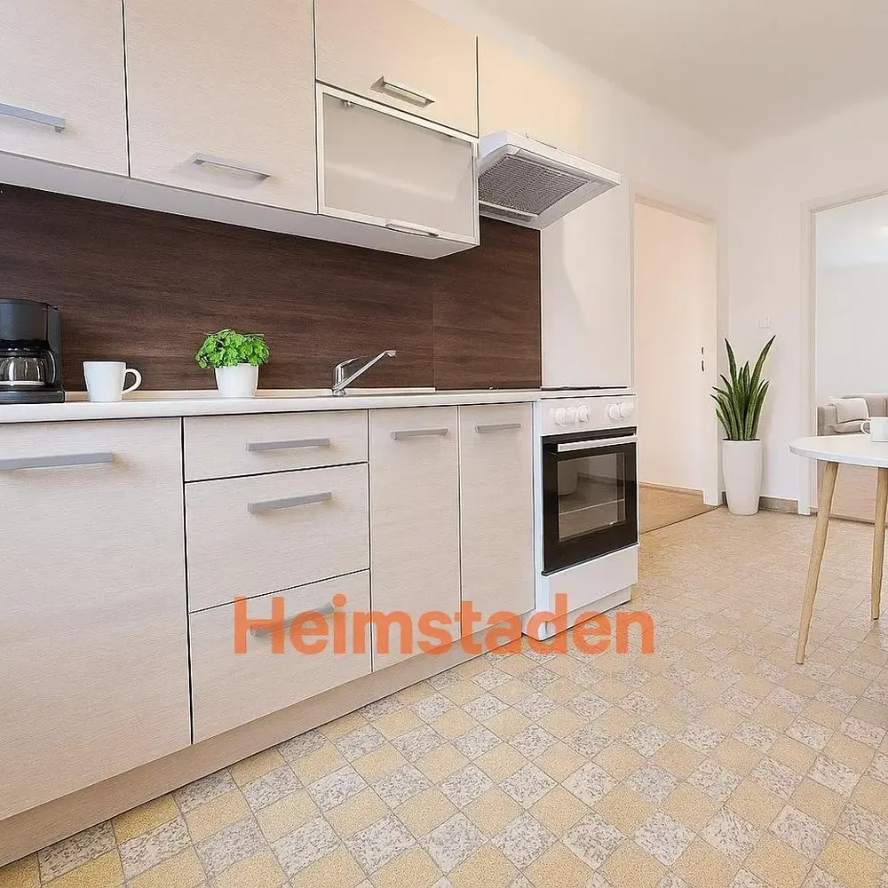 Küche; küchengeräte, holzboden, tageslicht, moderner stil