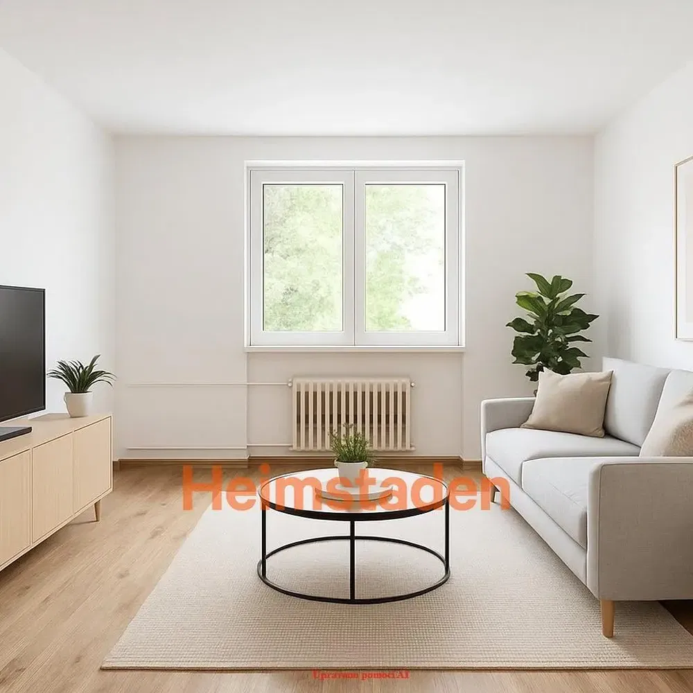 Kuchyňa; kuchynské spotrebiče, drevená podlaha, prirodzené svetlo, moderný štýl