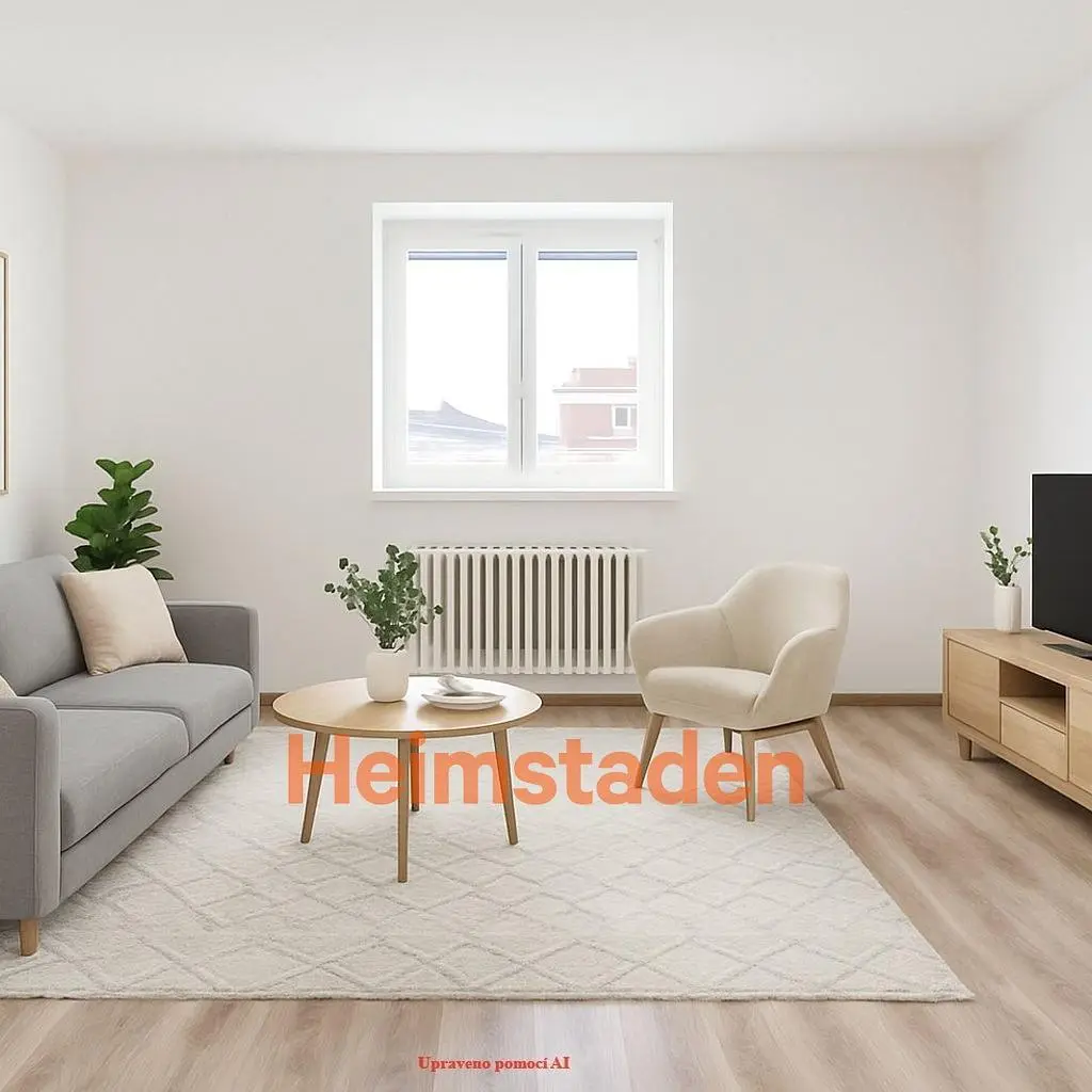 Kuchyňa; kuchynské spotrebiče, drevená podlaha, prirodzené svetlo, moderný štýl