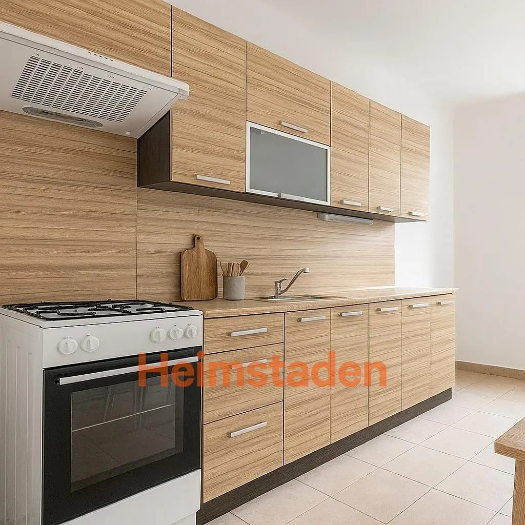 Kuchnia; sprzęt kuchenny, podłoga drewniana, światło dzienne, styl nowoczesny