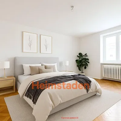 Mutfak; mutfak aletleri, ahşap zemin, doğal ışık, modern stil