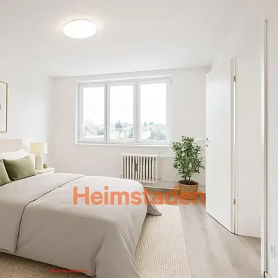 Mutfak; mutfak aletleri, ahşap zemin, doğal ışık, modern stil