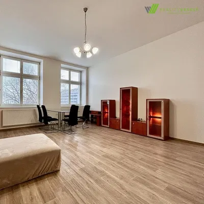 Küche; küchengeräte, holzboden, tageslicht, moderner stil